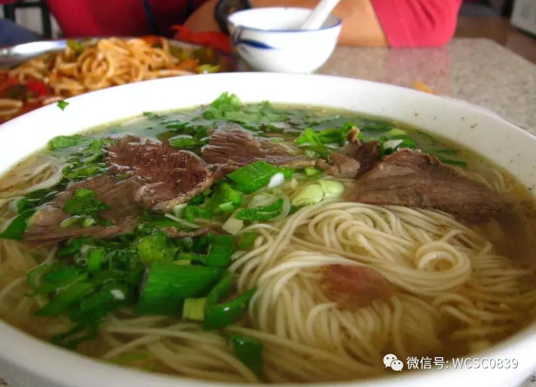 兰州拉面青椒牛肉盖浇面的做法,牛肉汤面重庆小面汤料配方