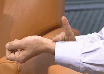 突然抖一抖是什么病的前兆,一直在手抖是什么病的先兆