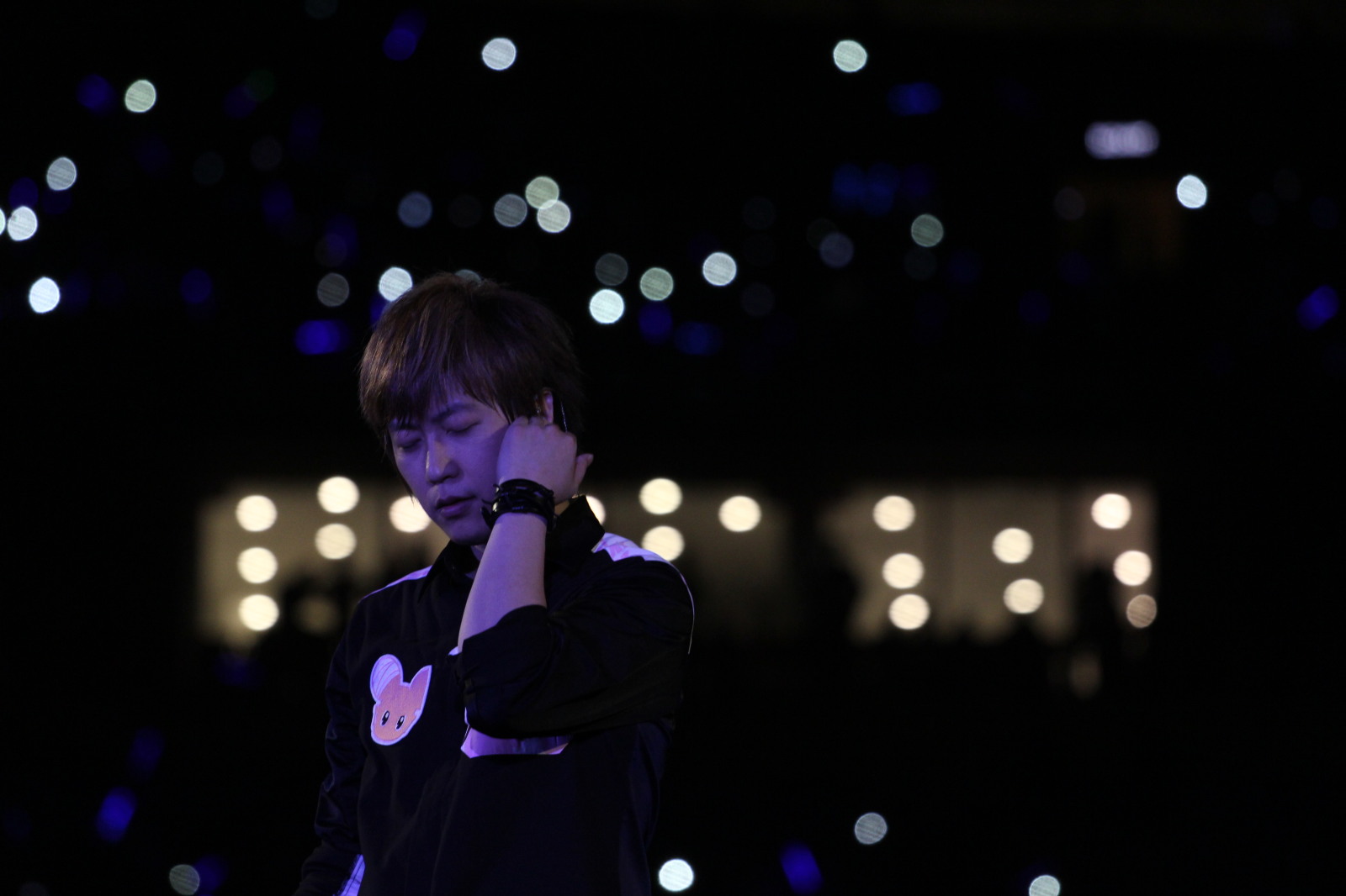 「*月天五**」风光无限，只因我们看到他的困难时他已经站起来了