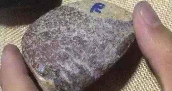 辨别原石真假最简单方法,原石怎么看真假鉴别方法