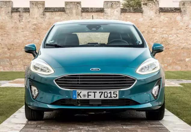 阿斯顿嘉年华,阿斯顿马丁嘉年华三厢