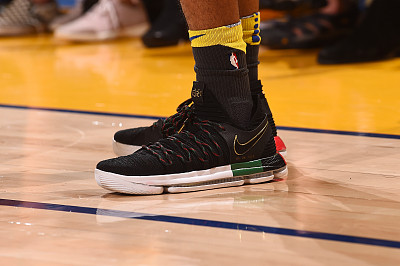 nba赛场球鞋特写,安踏kt8纪念科比