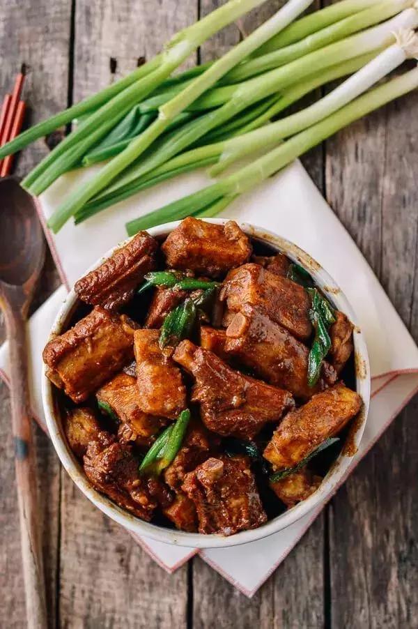 同样是大红唇，牙齿白的她擦就比你美！有办法让黄的牙齿白回来吗