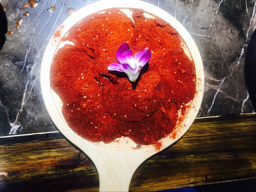 用2500D币换来的红九格解读重庆老火锅的底线：微辣是最后的妥协