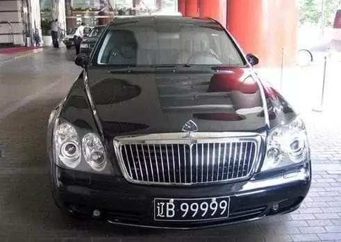 他是中国迈巴赫第一人,而且还对游艇情有独钟!