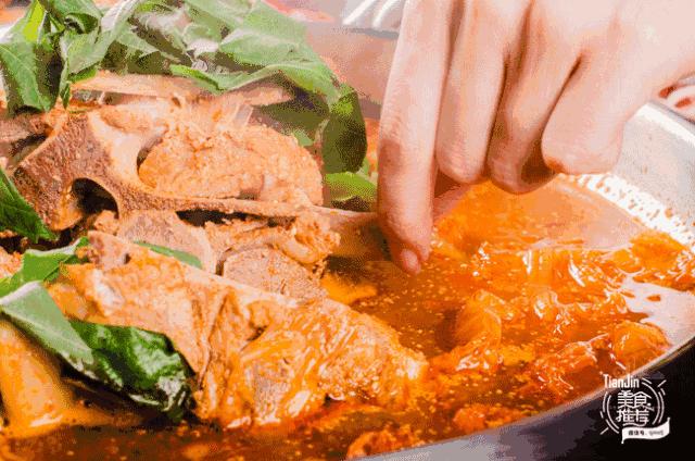 靠一只“章鱼”就火遍99%津城，「二人锅」居然限时满减？！