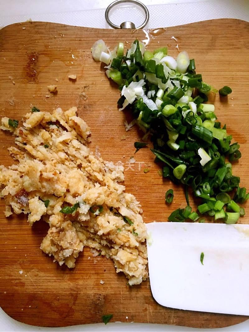 熬的猪油留下来的油渣怎么做好吃,猪油剩下的油渣做法