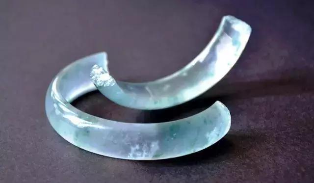 手镯摔裂了没断自己可以修吗,手镯摔坏了怎么处理呢