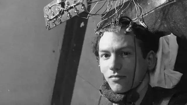 百年残暴治疗史堆砌的事实:同性恋不是病,请放弃治疗