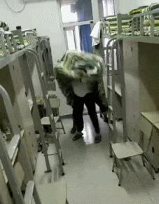 确认过眼神是警察要抓的人,确认过眼神你是加班人吗