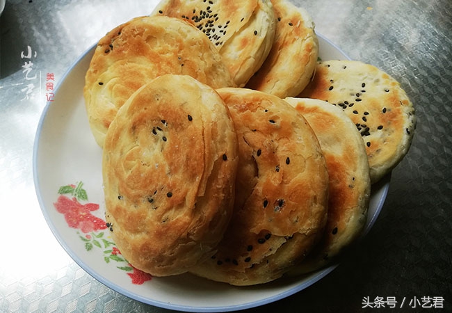 吃了我做的烧饼家人都不爱吃馒头了,皮酥瓤软,第二天吃也不硬