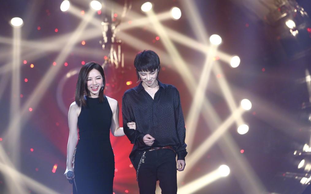 华晨宇邓紫棋光年之外国外的反应,华晨宇跟邓紫棋合唱歌有哪些