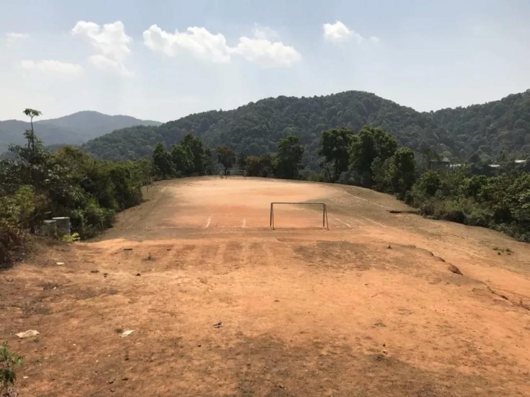 盘点：炼尸房边、大海之滨和群山环绕的泰国十大神奇球场