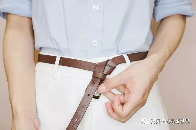 跆拳道白腰带的正确系法简单视频,带金属扣的腰带系法蝴蝶结慢动作