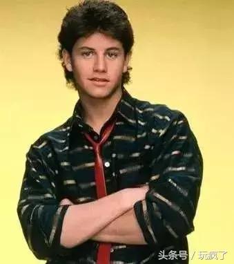 因作弊，小哥被逼*光脱**衣服裸考……