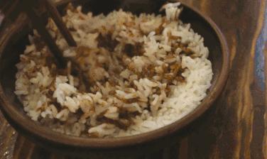 长沙老板也太“黑心”了！这么黑的食物也给我吃！