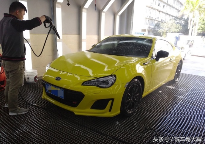 自动洗车机洗车真的伤车漆吗,自己用洗车液洗车不伤车漆吗