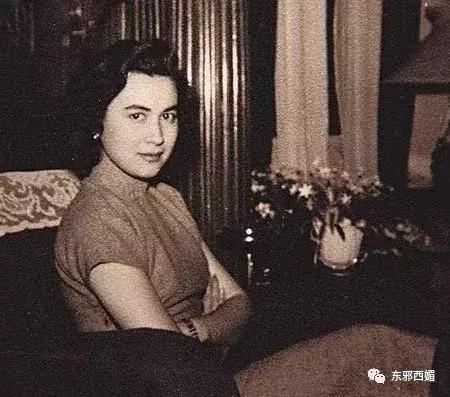 风华绝代的她助赌王打江山，却因*伦乱**遭夺权，如今也算间接*仇报**了