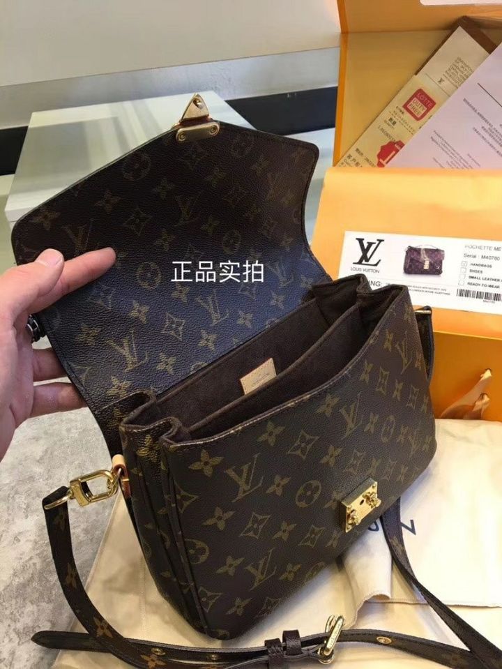 怎么一看就是假的lv衣服,假的lv和真的有什么区别