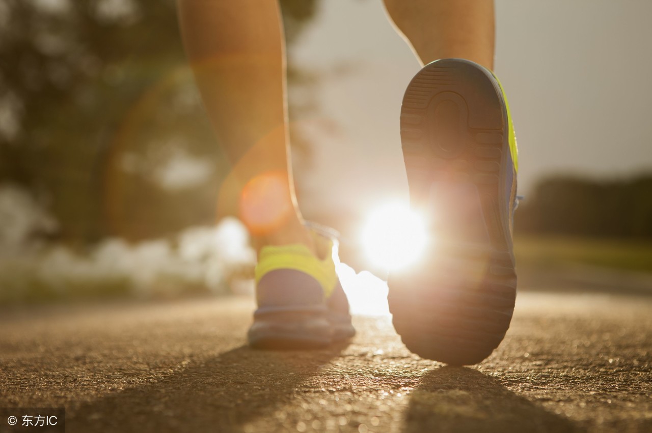 鼻塞一直打喷嚏是鼻炎还是鼻窦炎,鼻炎鼻塞流鼻涕打喷嚏用喷剂好吗