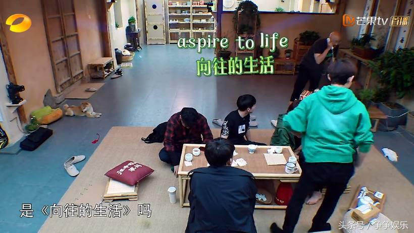 张杰用方言说话被何炅一秒认出,张杰参加节目全程说英语还被认出