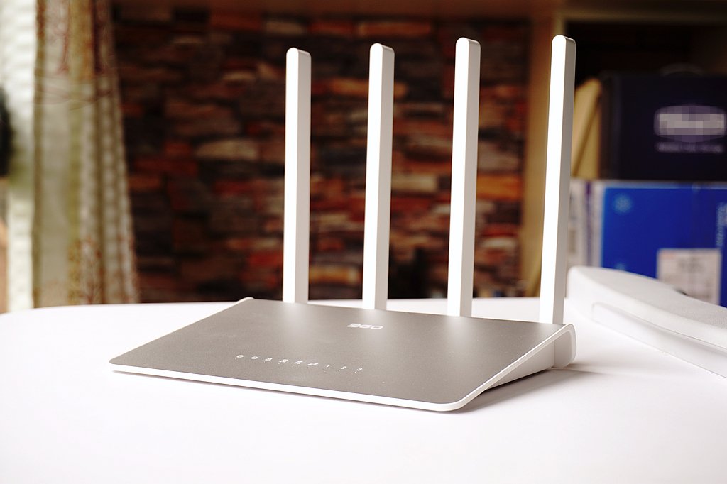 360安全路由v2光纤级双频智能路由,360路由器哪款穿墙最好