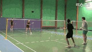 动图演示羽毛球混双技术提升技巧，男女搭配，打球不累！