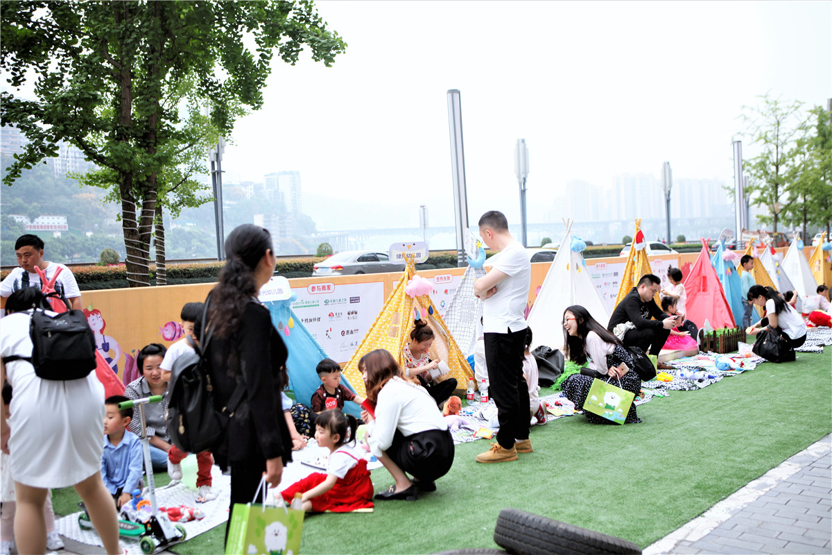 周末不要宅在家了，带上你的小宝贝一起来北滨路上的童话小镇吧