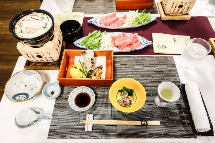 到雄琴温泉琵琶湖花街道温泉旅馆穿浴衣品近江牛！