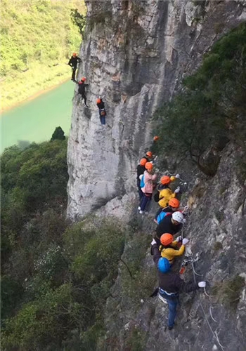 石牛寨悬崖飞拉达,南漳春秋寨滑索多少钱