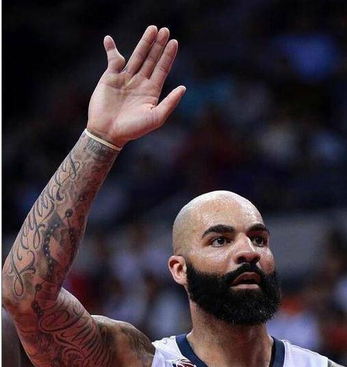 恐怖的手和脚趾!篮球给他们带来的“礼物”,你还会羡慕他们吗?