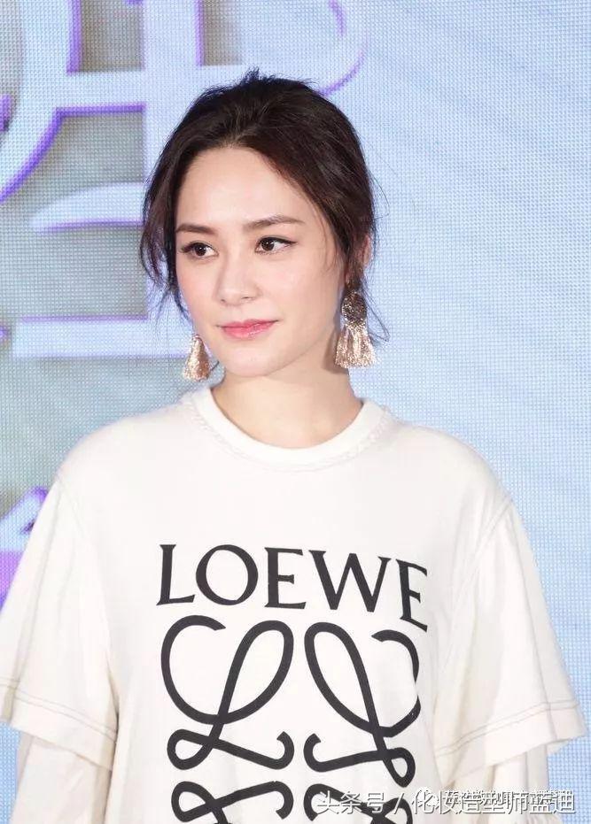 周冬雨庆典着装,周冬雨杨紫红装