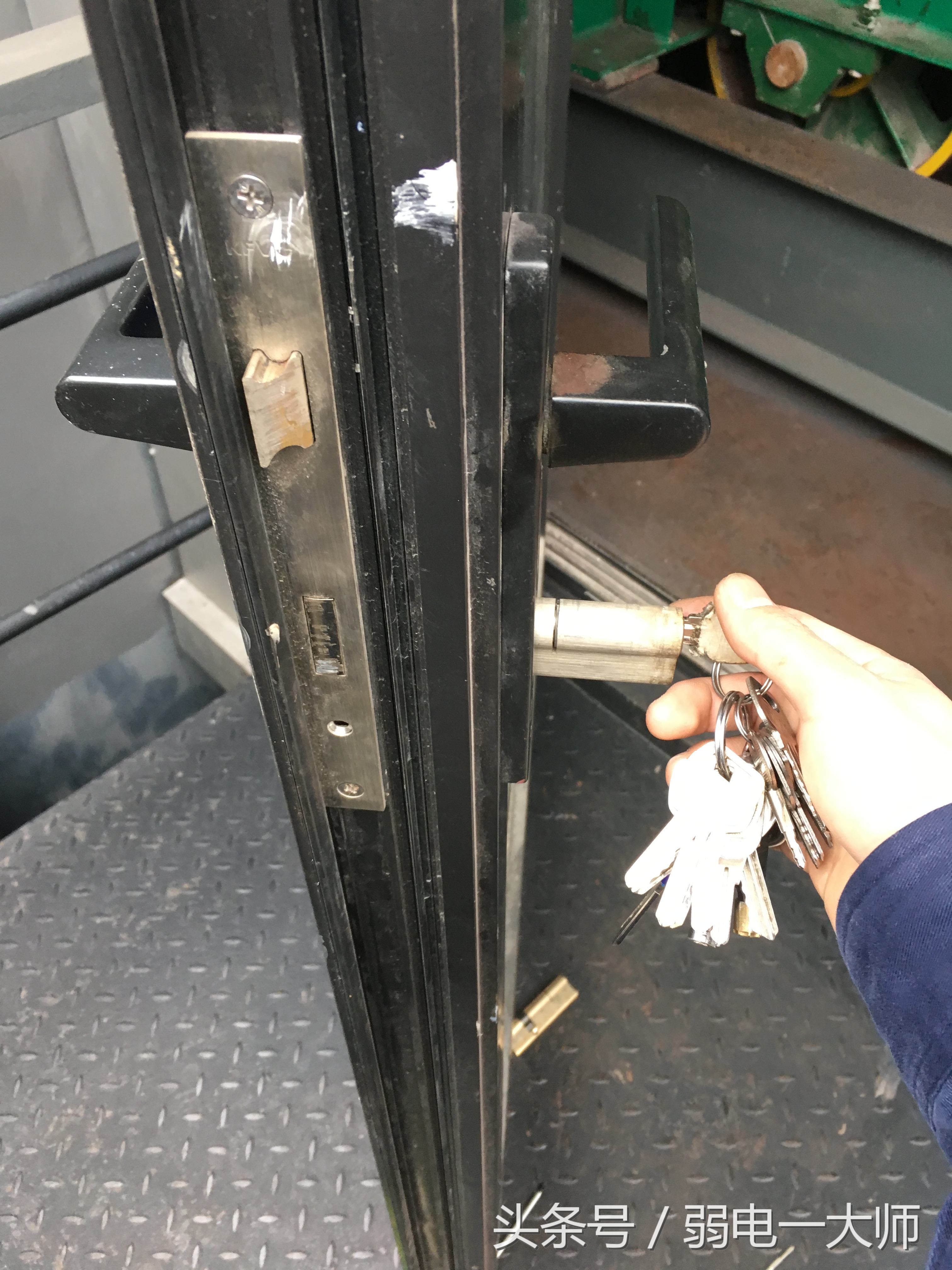 换个普通锁芯要300正常吗,换个简单锁芯多少钱