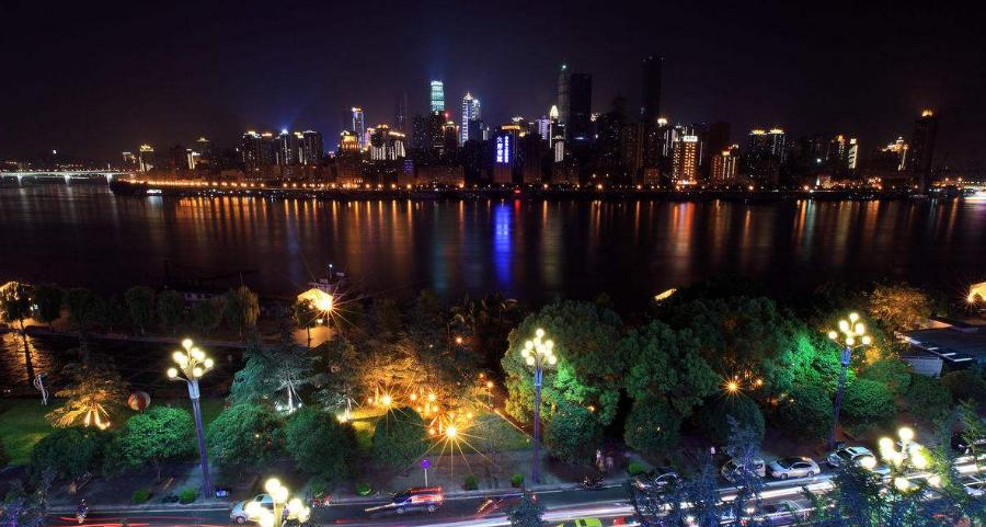 持续走高的两江四岸物业Z0179