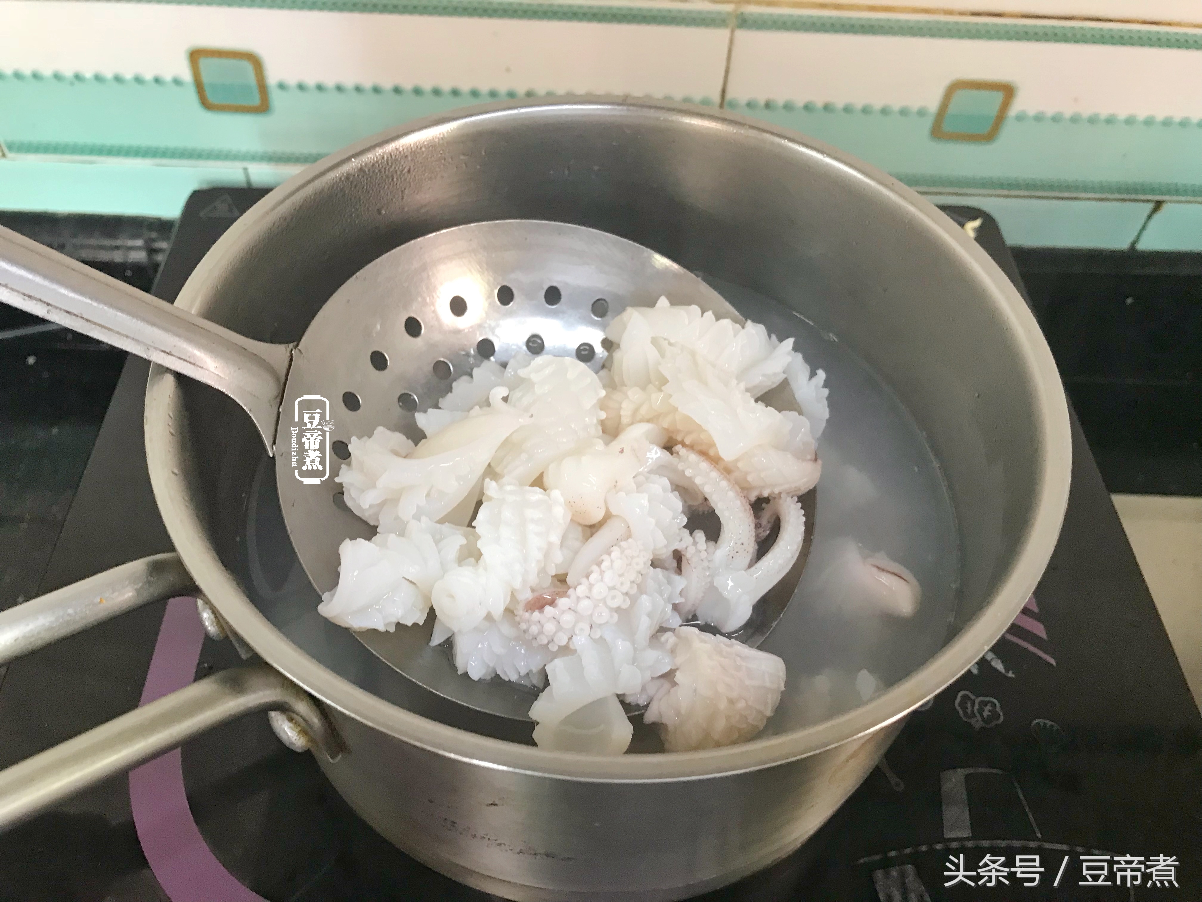 鱿鱼三种新款花刀切法记得收藏,鱿鱼怎么切花刀才卷得漂亮