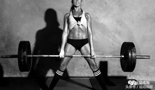 22岁小伙撸铁,22岁小伙子撸铁内脏撕裂