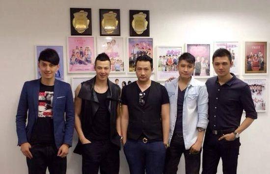 红苹果乐园a5,红苹果a5组合男的唱歌