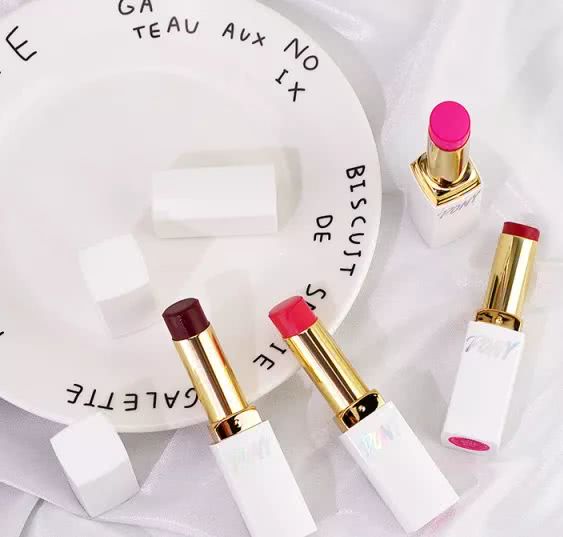 818护肤品必买,普通人不要轻易尝试的网红化妆品