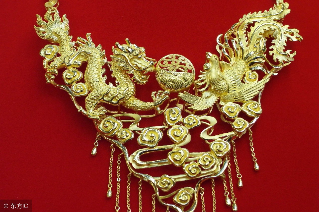 订婚买金手镯和金手链哪个合适,订婚买老凤祥31克金手镯合适吗