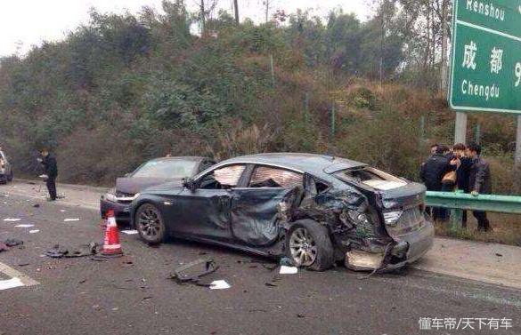 高速追尾前车走了交警怎么定责,高速追尾最前面车不负责吗