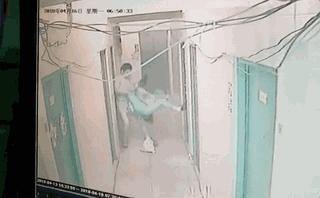 女子险遭侵犯被出租车司机救下,女子险被陌生人拉走