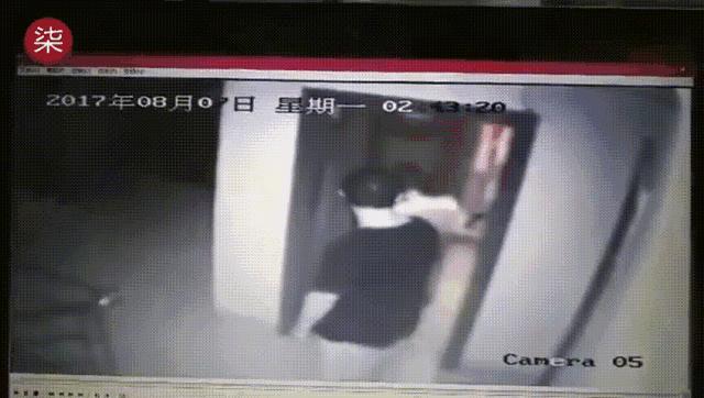 女子险遭侵犯被出租车司机救下,女子险被陌生人拉走