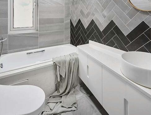 独立浴缸怎么装好看,浴室里面装上浴缸怎样搭配好看