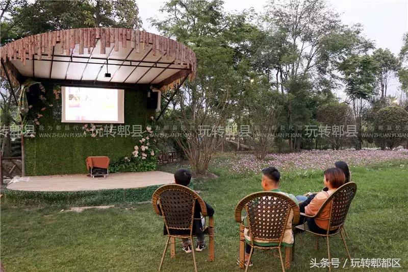 又一家高颜值花园音乐烤吧入驻郫都，趁五一快去痛快的搓一顿吧！