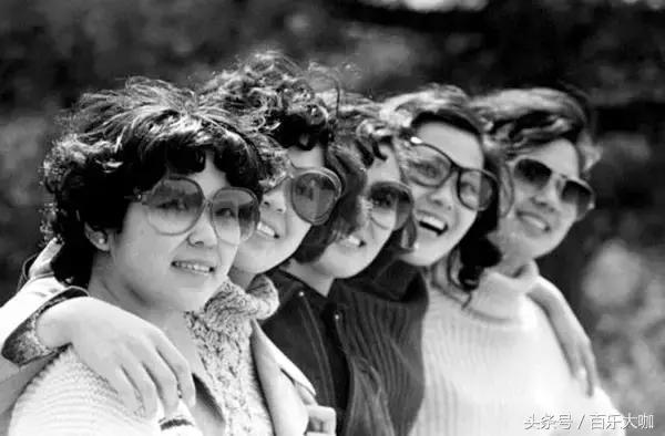 80年代的北京还不堵车车辆很少,80年代的北京牌汽车