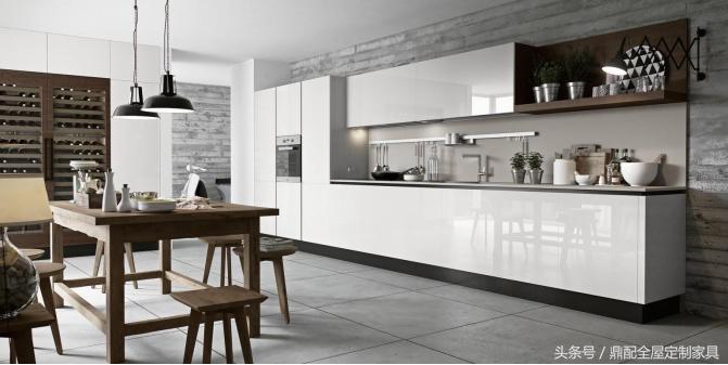 家里装修，饰面板、烤漆、纳米微晶板和模压橱柜买哪种好？