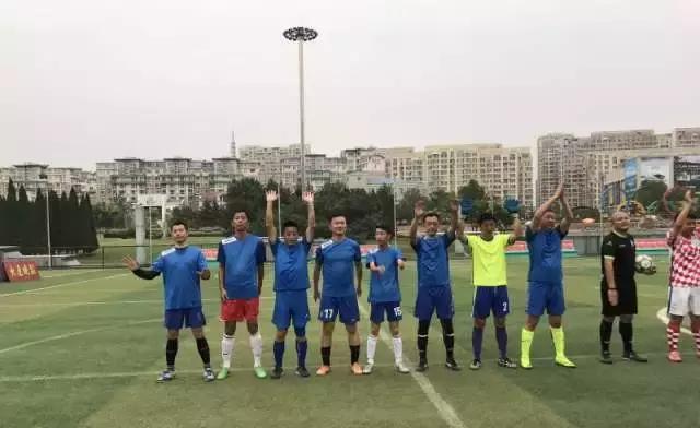 大连青春菜鸟杯球队风采丨大连亿达老友：无足球不兄弟！