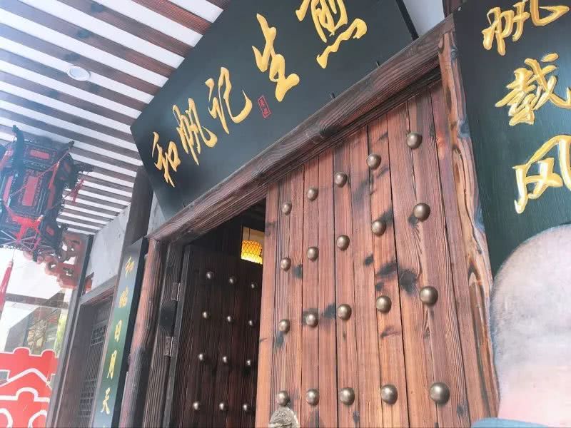 我带着秤和卷尺，去吃这几家小笼包！差点被赶跑