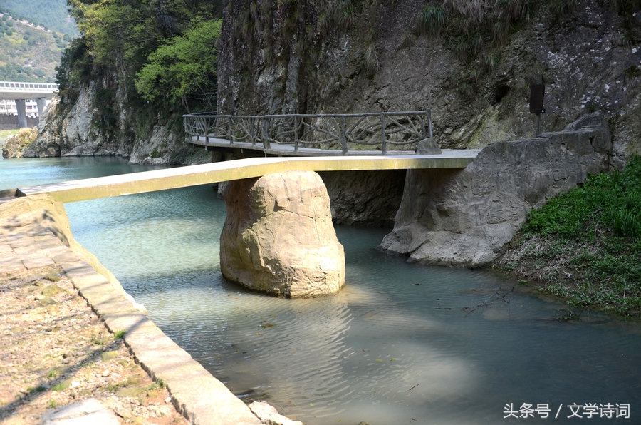 百花潭水即沧浪下一句是什么,万里桥西一草堂百花潭水即沧浪