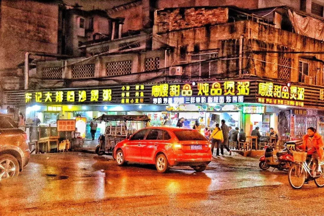 一碗螺蛳粉爱上一座城,一碗螺蛳粉只吃一半